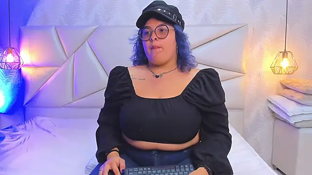 lulukawai16 online show from November 14, 2025, 7:12 pm