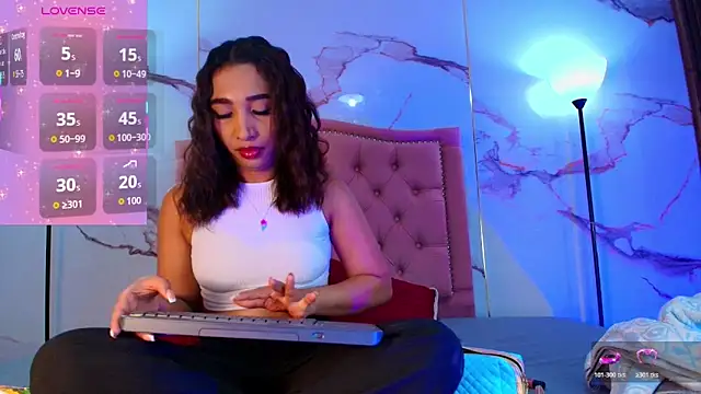 Snapshot of AlyaThompson chatting on November 26, 2025, 5:08 am AlyaThompson online show from November 26, 2025, 5:08 am