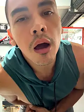 Snapshot of Terra-22cm chatting on October 29, 2025, 2:30 pm Terra-22cm online show from October 29, 2025, 2:30 pm