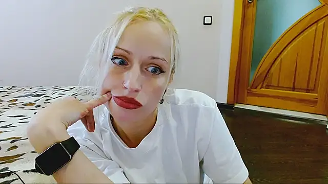 SatinQueen90 online show from September 10, 2025, 11:21 am