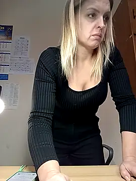 Snapshot of Ami_Foxy chatting on November 14, 2025, 11:42 am Ami Foxy online show from November 14, 2025, 11:42 am