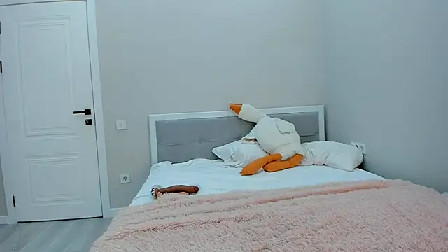 Snapshot of yuna_loon chatting on October 24, 2025, 2:13 pm yuna loon online show from October 24, 2025, 2:13 pm