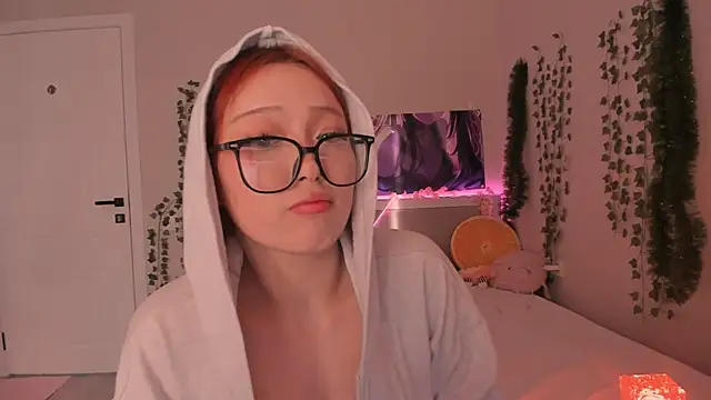 Snapshot of yuna_loon chatting on December 5, 2025, 4:21 am yuna loon online show from December 5, 2025, 4:21 am