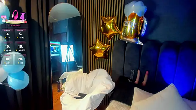 Snapshot of Gina_77 chatting on October 6, 2025, 12:02 pm Gina 77 online show from October 6, 2025, 12:02 pm