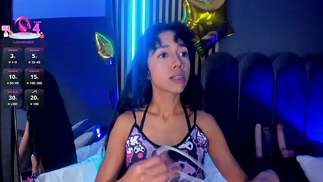 Snapshot of Gina_77 chatting on October 7, 2025, 12:35 pm Gina 77 online show from October 7, 2025, 12:35 pm