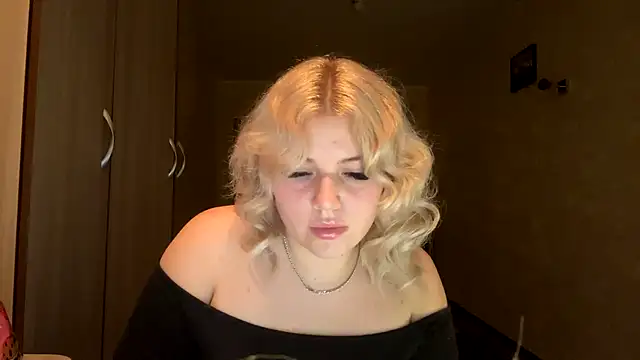 sunshinyflash online show from November 13, 2025, 4:06 pm