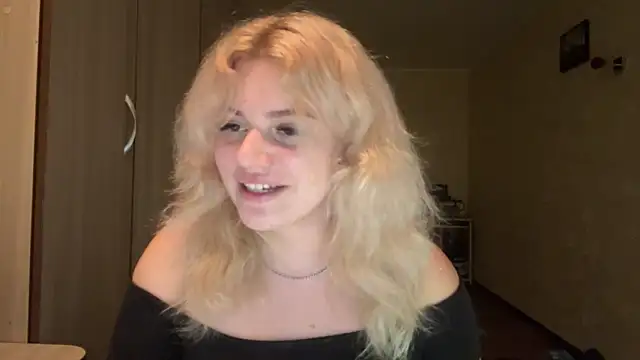 sunshinyflash online show from November 26, 2025, 5:36 pm