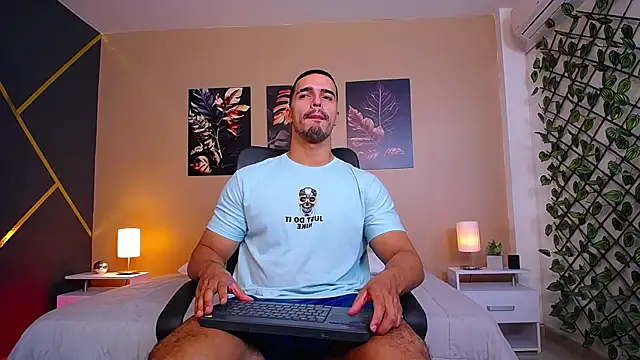 Snapshot of ChristopherBlack_ chatting on October 18, 2025, 1:01 pm ChristopherBlack online show from October 18, 2025, 1:01 pm