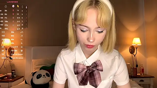 Snapshot of FlowMia chatting on September 10, 2025, 9:20 am FlowMia online show from September 10, 2025, 9:20 am