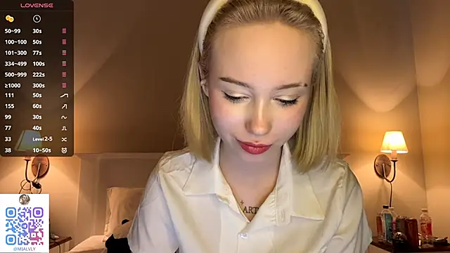Snapshot of FlowMia chatting on September 22, 2025, 9:33 am FlowMia online show from September 22, 2025, 9:33 am