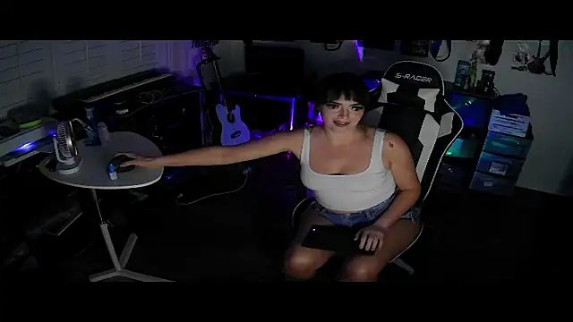 TheSlutMuffin online show from December 4, 2025, 7:28 am