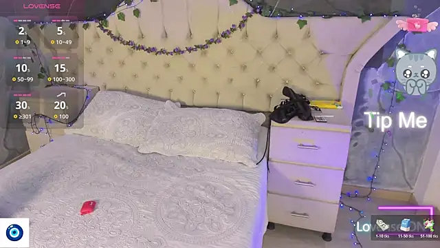 Snapshot of AmbarFoxx_ chatting on November 14, 2025, 9:08 am AmbarFoxx online show from November 14, 2025, 9:08 am