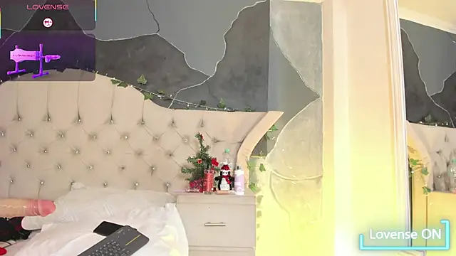 Snapshot of AmbarFoxx_ chatting on December 5, 2025, 10:35 am AmbarFoxx online show from December 5, 2025, 10:35 am