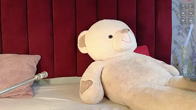 PrincePoppy online show from November 16, 2025, 8:25 pm