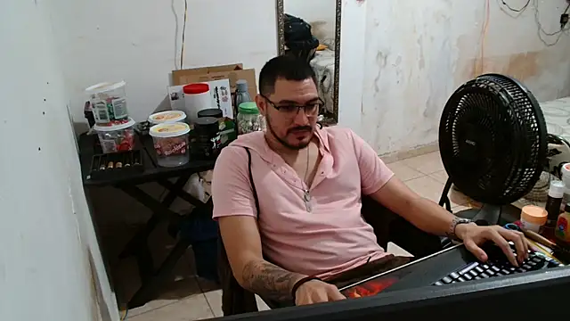 Leonino231 online show from November 9, 2025, 9:02 pm