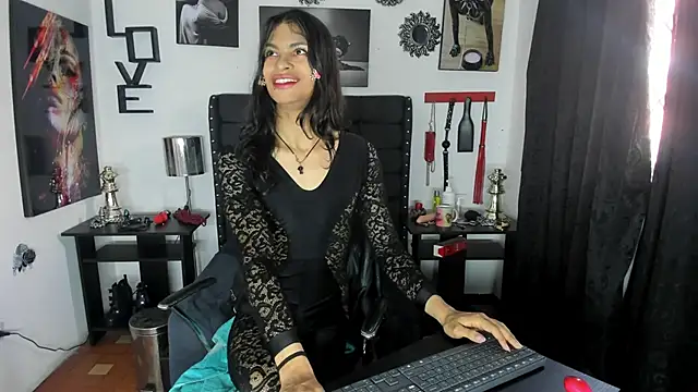 LunarisSmith online show from December 3, 2025, 5:22 pm