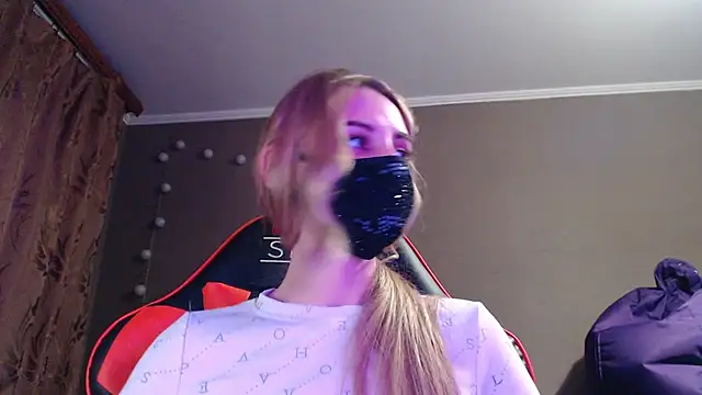 Snapshot of Iris_lave chatting on October 23, 2025, 3:33 pm Iris lave online show from October 23, 2025, 3:33 pm