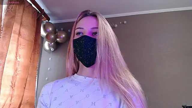 Snapshot of Iris_lave chatting on November 4, 2025, 1:21 pm Iris lave online show from November 4, 2025, 1:21 pm