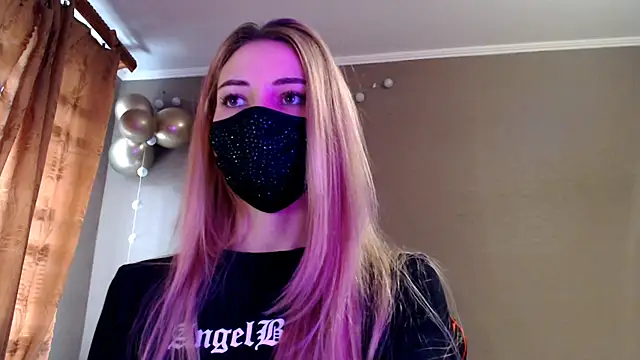 Snapshot of Iris_lave chatting on November 26, 2025, 12:39 pm Iris lave online show from November 26, 2025, 12:39 pm