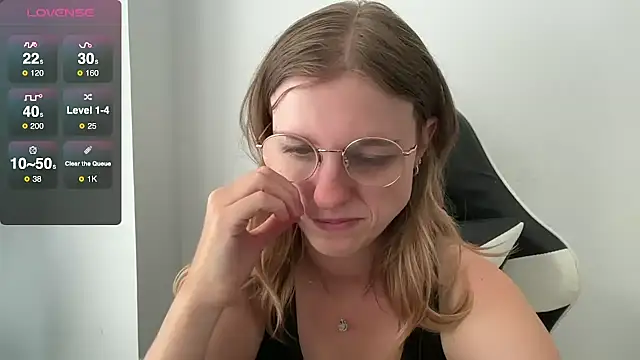 Snapshot of BustyKellyXXX chatting on September 19, 2025, 10:38 am BustyKellyXXX online show from September 19, 2025, 10:38 am
