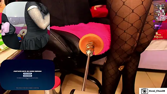 Snapshot of demi_chan chatting on October 28, 2025, 7:23 am demi chan online show from October 28, 2025, 7:23 am