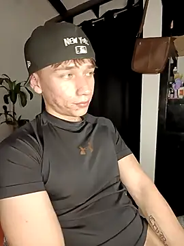 Snapshot of Logan_sixxer chatting on September 16, 2025, 3:51 am Logan sixxer online show from September 16, 2025, 3:51 am