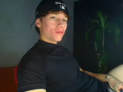 Snapshot of Logan_sixxer chatting on November 14, 2025, 11:13 pm Logan sixxer online show from November 14, 2025, 11:13 pm