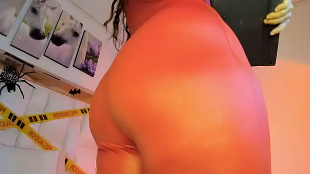 Snapshot of SamanttaMilf chatting on November 5, 2025, 10:32 pm SamanttaMilf online show from November 5, 2025, 10:32 pm