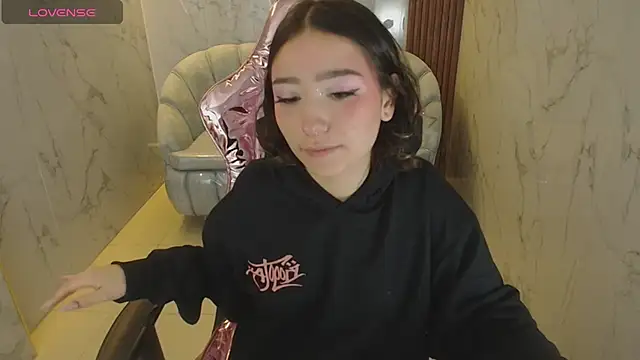 Snapshot of venuss09_s chatting on December 14, 2025, 1:49 pm venuss09 s online show from December 14, 2025, 1:49 pm