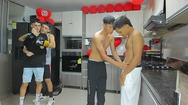 Snapshot of Crazymen_hot chatting on September 21, 2025, 11:17 pm Crazymen hot online show from September 21, 2025, 11:17 pm