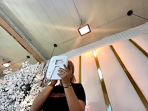 CamilleMilano online show from September 19, 2025, 5:20 am