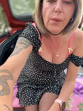 Snapshot of Milena-MilfaXXX chatting on September 27, 2025, 3:22 am Milena-MilfaXXX online show from September 27, 2025, 3:22 am