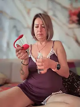 Snapshot of Milena-MilfaXXX chatting on October 6, 2025, 4:10 am Milena-MilfaXXX online show from October 6, 2025, 4:10 am