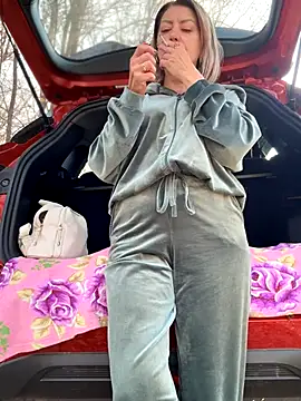 Snapshot of Milena-MilfaXXX chatting on October 24, 2025, 4:09 am Milena-MilfaXXX online show from October 24, 2025, 4:09 am