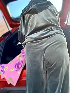 Snapshot of Milena-MilfaXXX chatting on October 31, 2025, 6:03 am Milena-MilfaXXX online show from October 31, 2025, 6:03 am