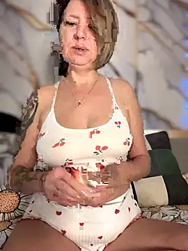 Snapshot of Milena-MilfaXXX chatting on December 2, 2025, 1:00 am Milena-MilfaXXX online show from December 2, 2025, 1:00 am