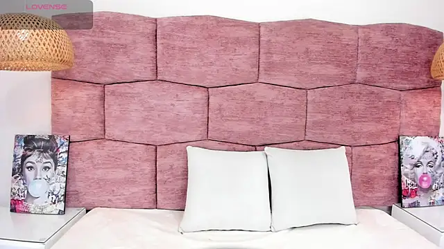 dani velvet online show from September 26, 2025, 3:54 am