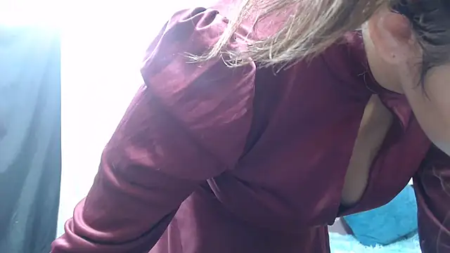 annie clark2 online show from December 14, 2025, 6:34 pm