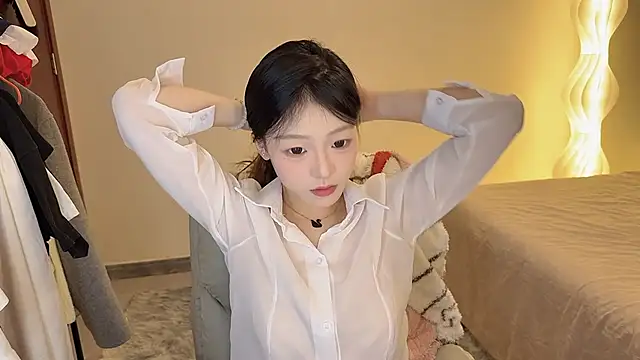 Robin-o3 online show from December 3, 2025, 4:27 pm