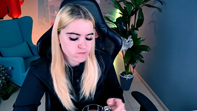 Snapshot of Stef_Nicks chatting on September 19, 2025, 5:20 am Stef Nicks online show from September 19, 2025, 5:20 am