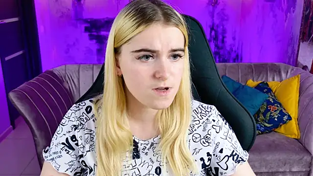 Snapshot of Stef_Nicks chatting on October 22, 2025, 9:09 am Stef Nicks online show from October 22, 2025, 9:09 am