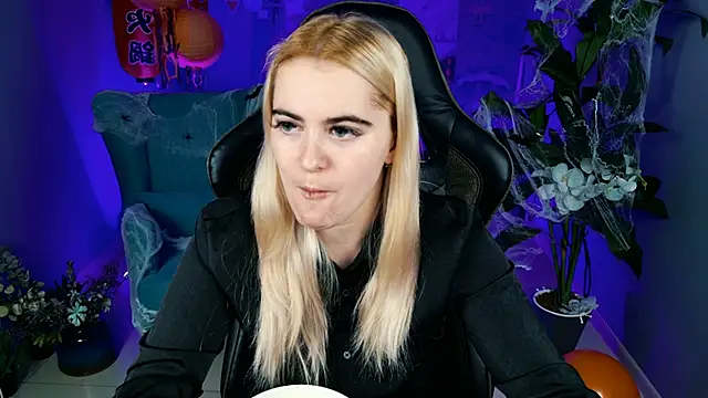 Snapshot of Stef_Nicks chatting on October 26, 2025, 5:13 am Stef Nicks online show from October 26, 2025, 5:13 am