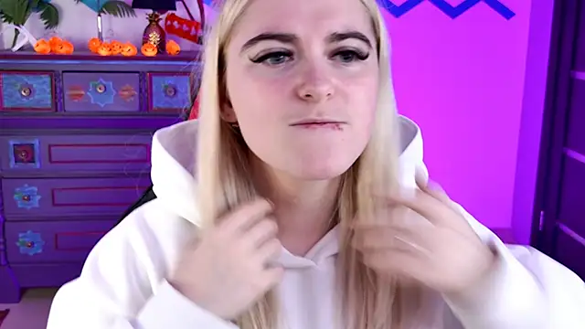 Snapshot of Stef_Nicks chatting on October 29, 2025, 9:44 am Stef Nicks online show from October 29, 2025, 9:44 am