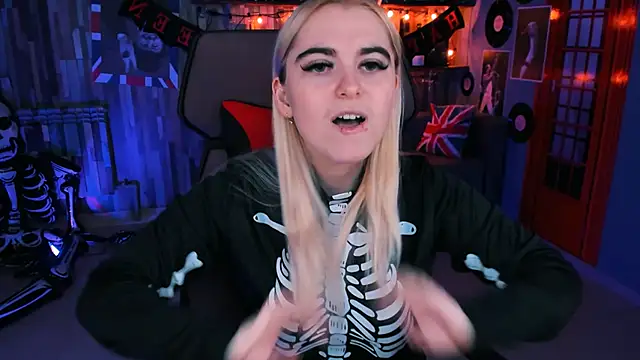 Snapshot of Stef_Nicks chatting on October 31, 2025, 9:10 am Stef Nicks online show from October 31, 2025, 9:10 am