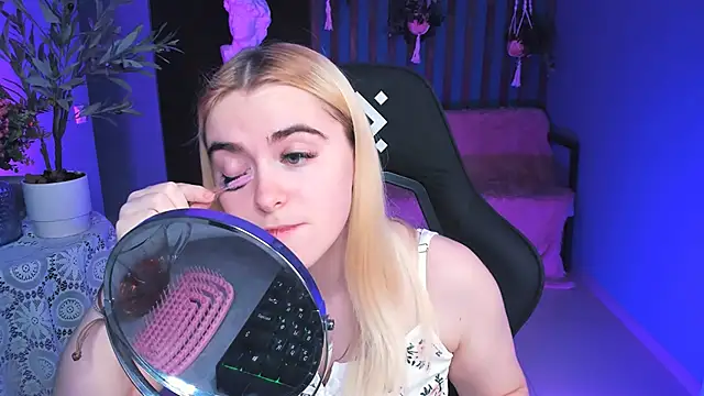 Snapshot of Stef_Nicks chatting on December 1, 2025, 9:03 am Stef Nicks online show from December 1, 2025, 9:03 am