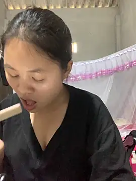 Snapshot of NhuFox chatting on October 9, 2025, 2:42 am NhuFox online show from October 9, 2025, 2:42 am