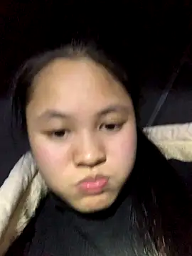 Snapshot of NhuFox chatting on November 3, 2025, 1:45 pm NhuFox online show from November 3, 2025, 1:45 pm