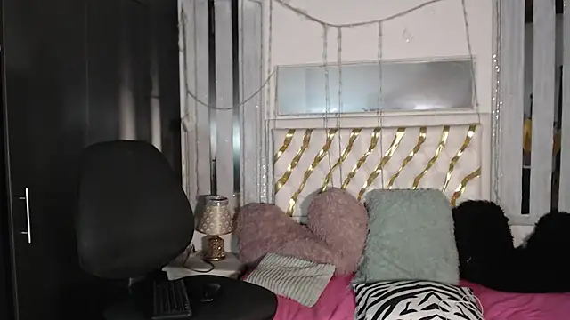 Snapshot of julieta_sweet_ chatting on October 3, 2025, 3:47 am julieta sweet online show from October 3, 2025, 3:47 am