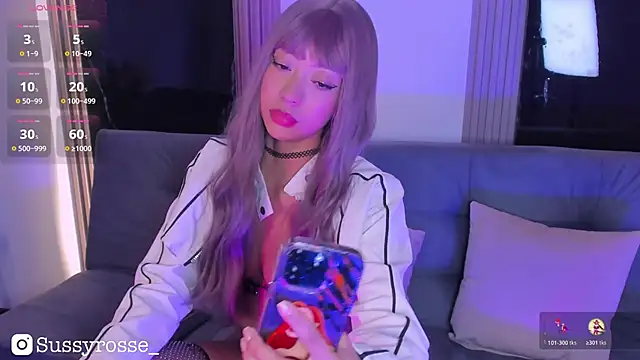 Snapshot of Sussyrosse_ chatting on October 19, 2025, 4:40 pm Sussyrosse  online show from October 19, 2025, 4:40 pm