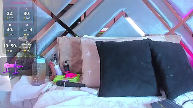 KarolBlanco online show from September 14, 2025, 2:33 am